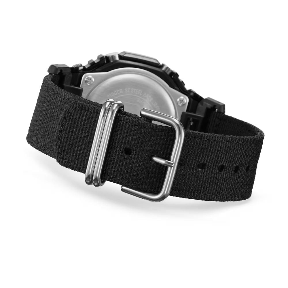 Montre Casio en tissu noir