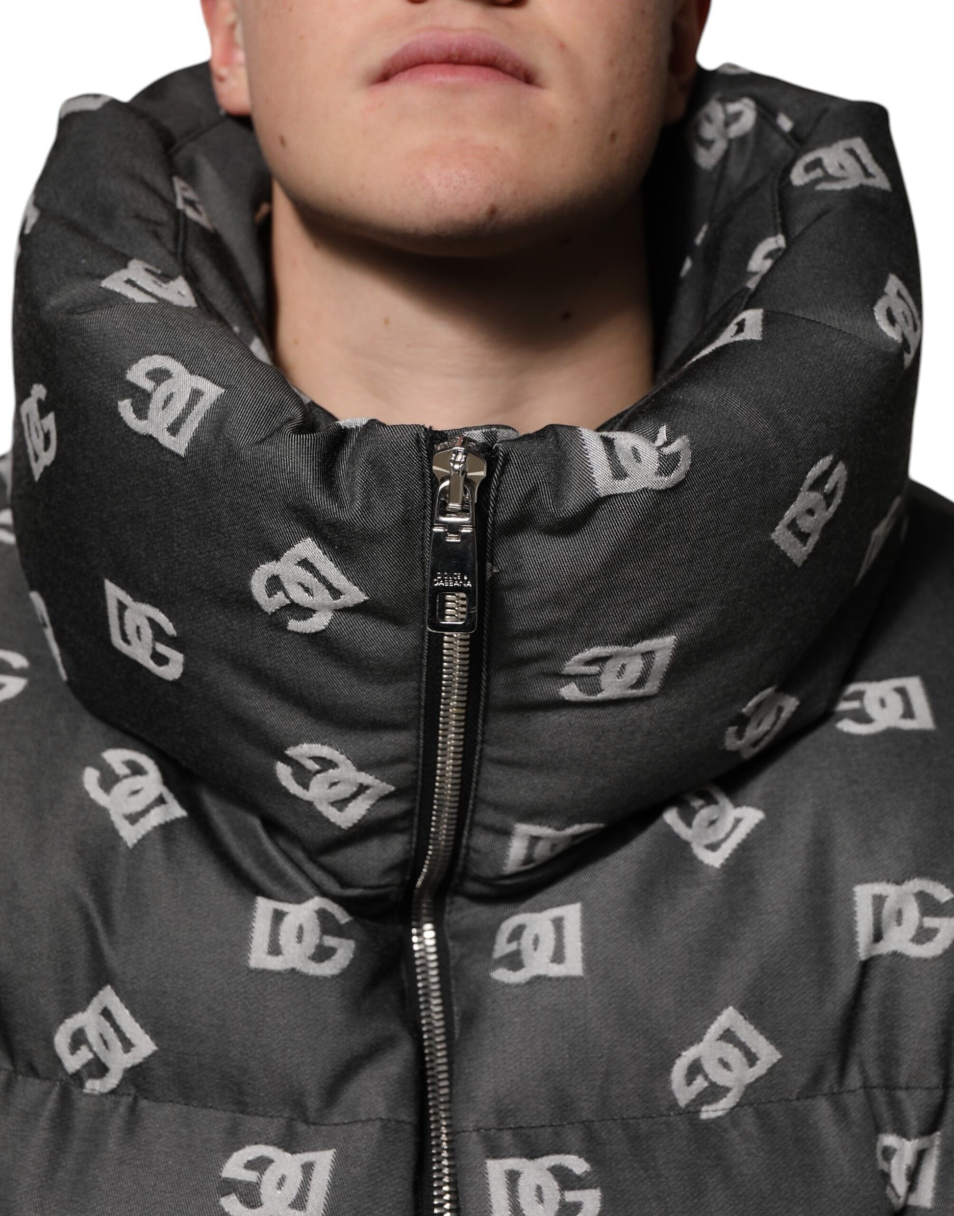 Doudoune zippée noire Dolce &amp; Gabbana avec monogramme DG pour homme