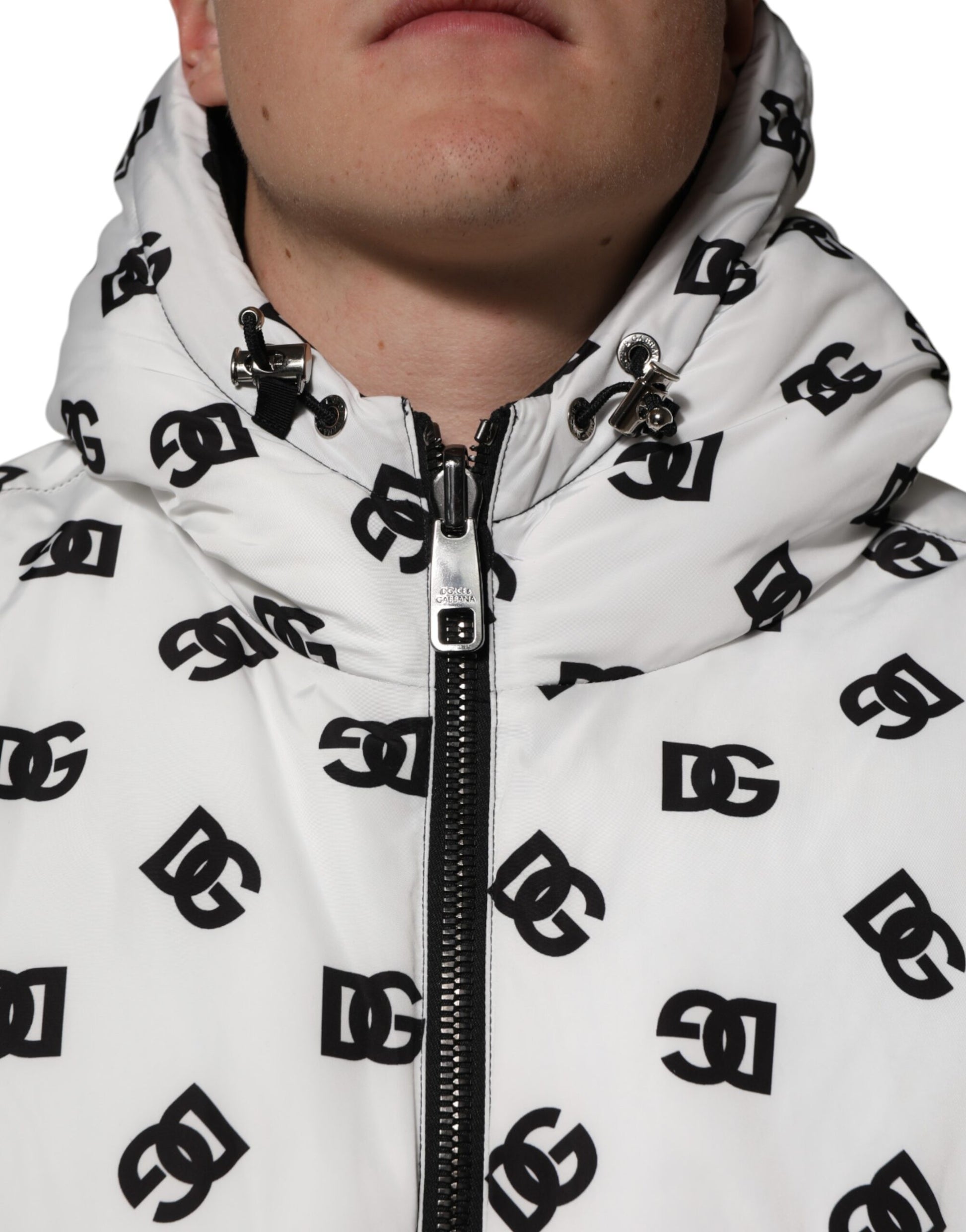 Doudoune à capuche blanche Dolce &amp; Gabbana avec monogramme DG