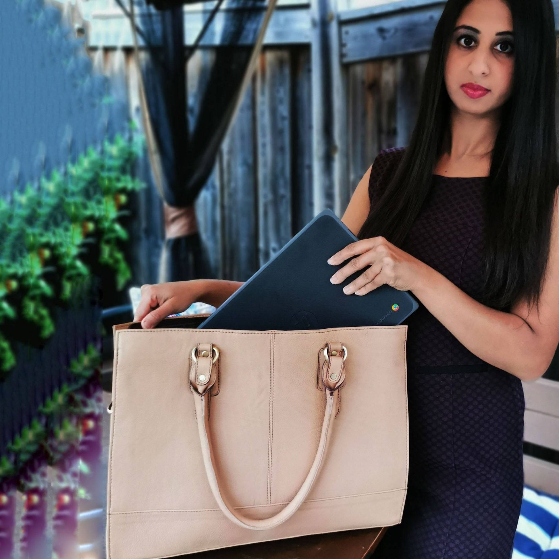 The Signature 17" Bag, Beige-3