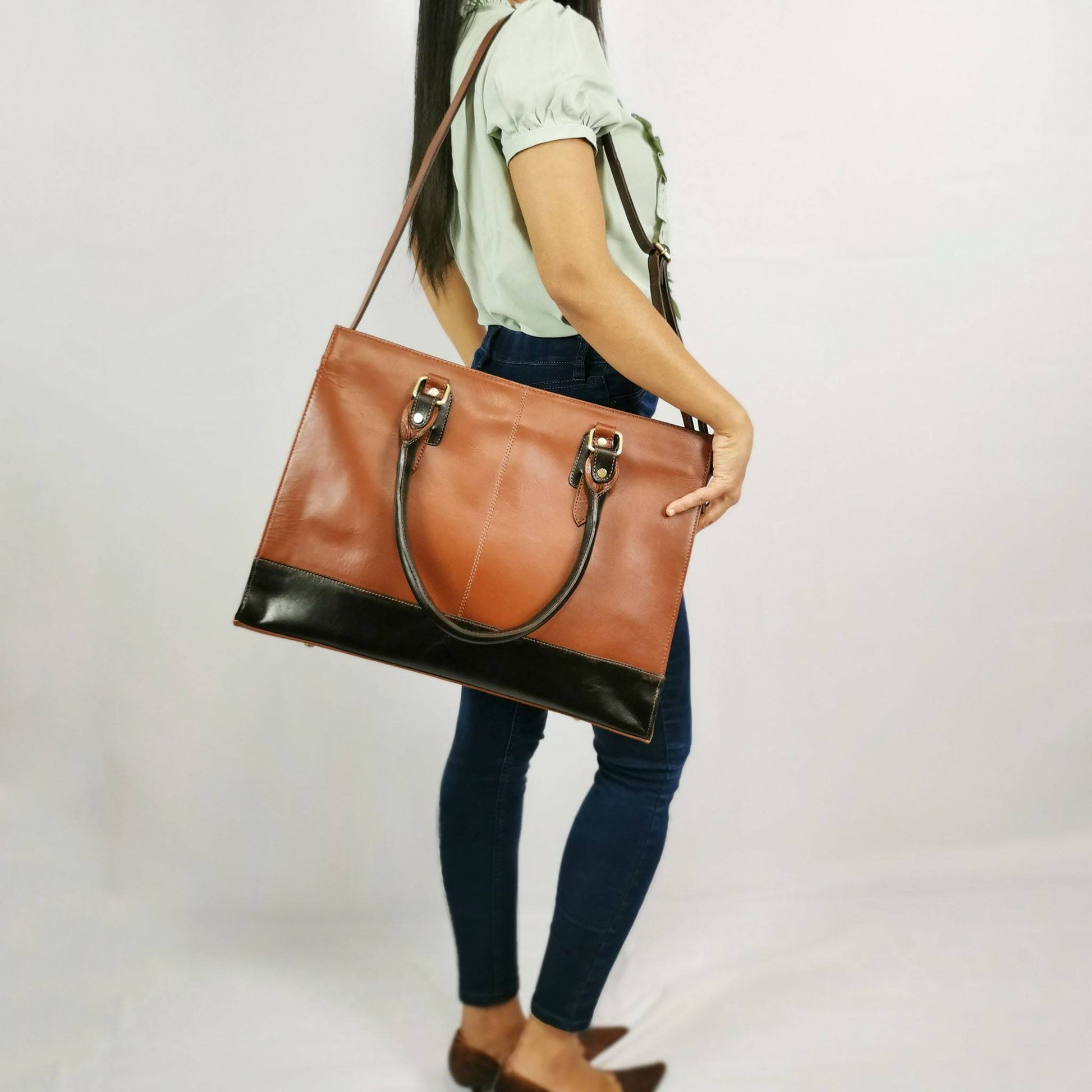 The Signature 17" Bag, Brown-1
