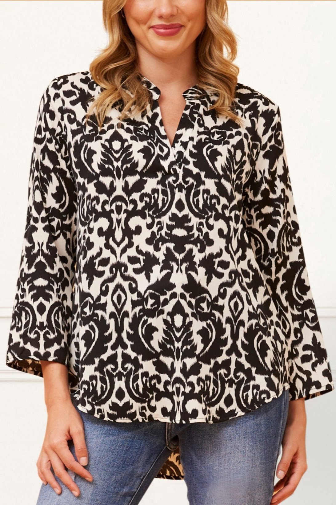 Bessie Printed Blouse V-Neck Long Sleeve Loose Fit Elegant Chic-0